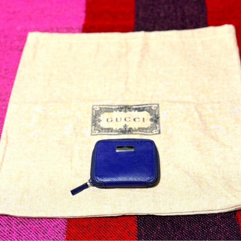 EUC Gucci coin pouch and dust bag